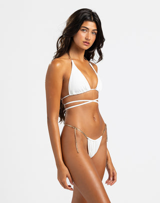 MODEL IS WEARING A WHITE TRIANGLE TOP WITH CHAINS AROUND THE NECK
TOP TIES AT NECK AND BACK
BACK TIES WRAP AROUND THE STOMACH
PAIRED WITH MATCHING TANGO BOTTOM
SIDE VIEW