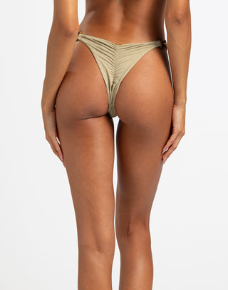 MODEL IS WEARING A TORTUGA TANGO BOTTOM
BOTTOM HAS 4 TORTOISE RINGS ON EACH HIP
BACK VIEW