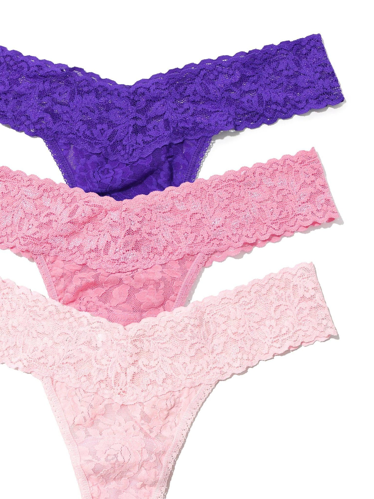 3 Pack Signature Lace® Low Rise Thongs In Printed Box Lipgloss